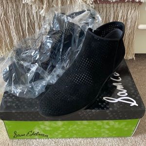 NIB. Sam Edelman Pipp side zip bootie suede